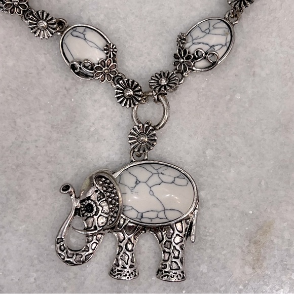 White Howlite Black Oxidized Silvertone Elephant Floral Necklace - Picture 10 of 12